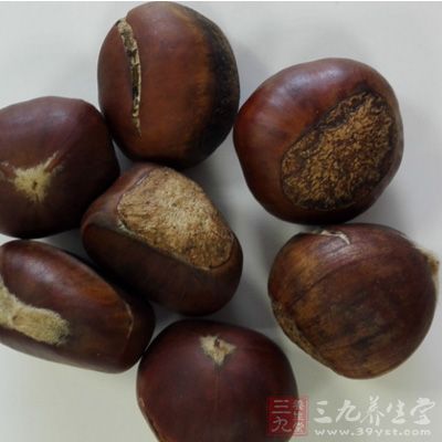 板栗放鹽用滾水燙一下