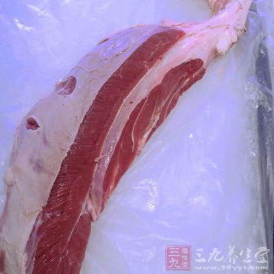 青蟹1200克,豬肋條肉(五花肉)300克,面包屑75克,冬筍50克等 青蟹1200克,豬肋條肉(五花肉)300克,面包屑75克,冬筍50克等