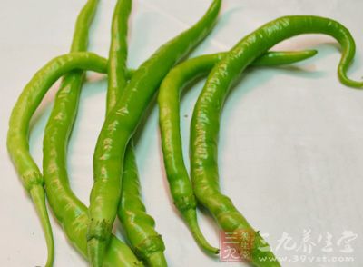 干辣椒200克，白芝麻少許