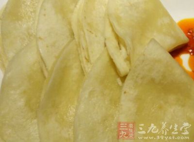 卷餅的做法很簡單，我們可以在家裡制作