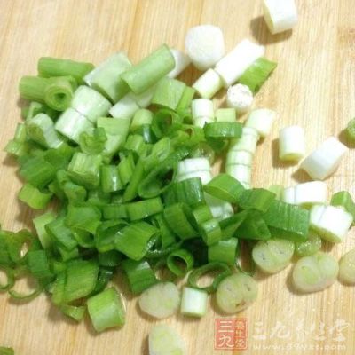 蔥姜切末備用