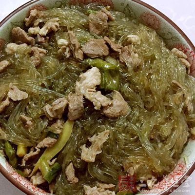 羊肉溫熱而助陽,最好同時吃些白菜、粉絲等 羊肉溫熱而助陽,最好同時吃些白菜、粉絲等