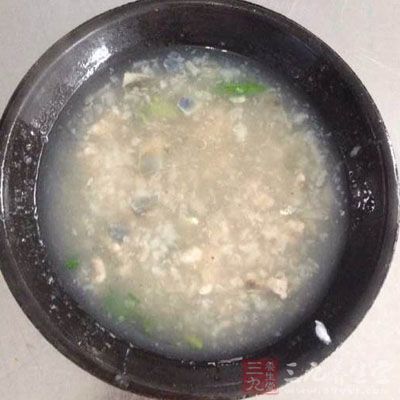 芡實與淮山比較，兩者都能健脾，淮山補益力較強