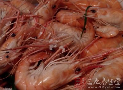 椒鹽蝦的味道鮮嫩，很多人都選擇在家中制作