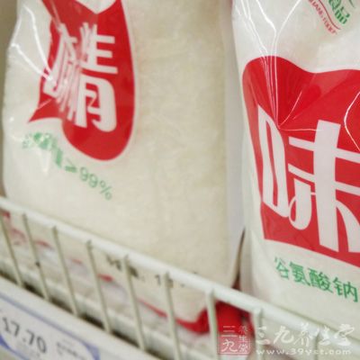 佛手瓜150克,雪梨100克。精鹽5克,檸檬汁50克,白糖10克,白醋10克,紅椒絲少量 佛手瓜150克,雪梨100克。精鹽5克,檸檬汁50克,白糖10克,白醋10克,紅椒絲少量
