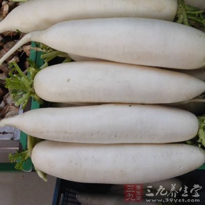 新鮮雞腿(或雞肉)200克,栗子100克,白蘿卜50克,甜玉米100克,家樂濃湯寶1塊,清水3碗(約750ml) 新鮮雞腿(或雞肉)200克,栗子100克,白蘿卜50克,甜玉米100克,家樂濃湯寶1塊,清水3碗(約750ml)