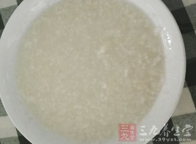 小米熬粥營養價值豐富 小米熬粥營養價值豐富