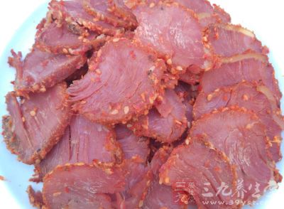 孜然牛肉的做法很簡單，我們完全可以在家裡做