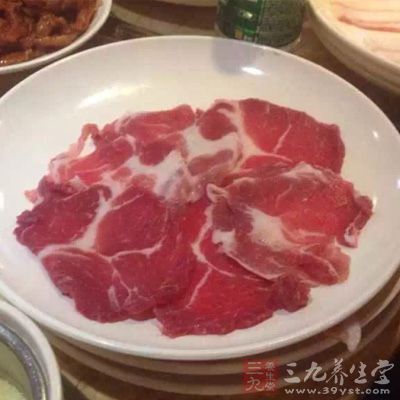 新鮮五花肉洗淨