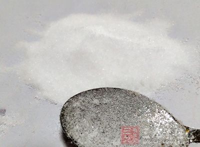 雞翅板栗，冬瓜球，胡蘿卜球鹽，味精，蔥，姜，大料，鹽，澱粉