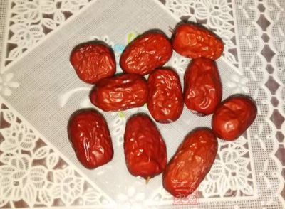 蜜棗能補肺潤燥，所以對頭發好處較多