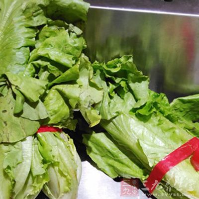 生菜，茼蒿，木耳，豆皮，丸子，桂花腸，鹌鹑蛋，魚豆腐，郫縣豆瓣醬適量