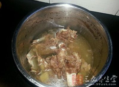 在煲裡炖大概一個半個小時就可以了