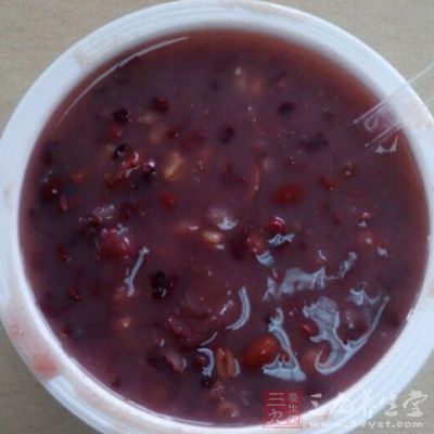 八寶粥中含有大量的無機鹽以及碳水化合物