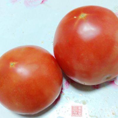 材料：番茄、洋蔥、 鳙魚、大蒜、水、姜