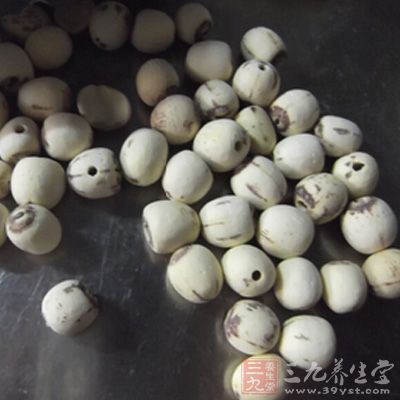 蓮子補中氣，清心養神，健脾和胃