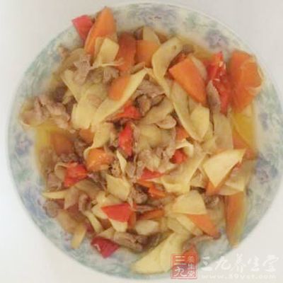 茭白250克、食鹽2克、植物油20克