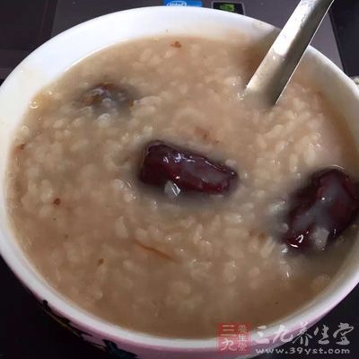 蜜棗粥清香甘甜，健脾止血