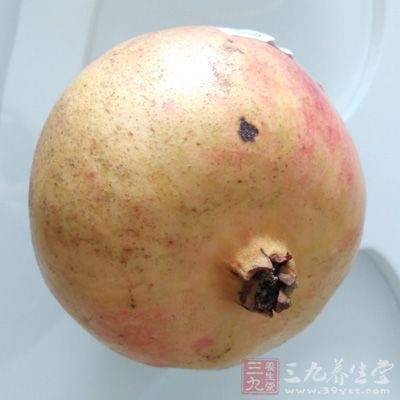 石榴皮有澀腸止瀉的功效，與荠菜煮粥食用，可治療急、慢性胃腸炎和急性腹瀉