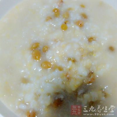藥粥，即在白粥中加用中藥同煮而成