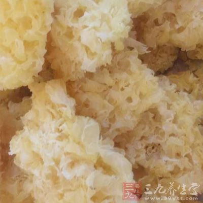 銀耳10克浸泡半天