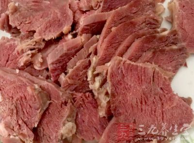 將牛肉洗淨