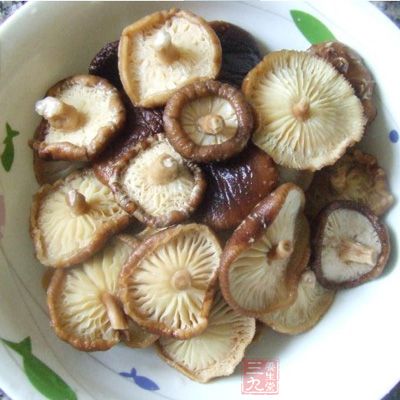 將香菇提前泡開 將香菇提前泡開