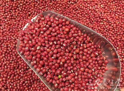 紅豆130克，水480毫升，白糖適量