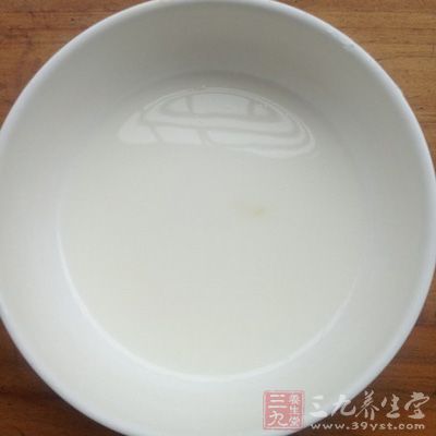 澱粉加入少許水融化成水澱粉