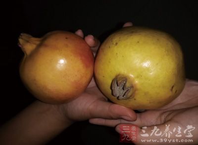 新鮮石榴2個 新鮮石榴2個