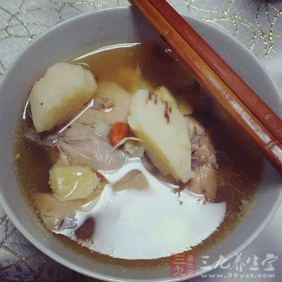雞腿肉煲的湯香味很特別，比光是用雞肉煲的湯味道要更香