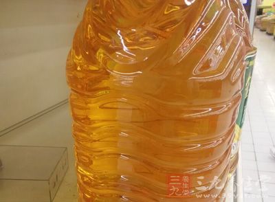 准備所需的食用油適量