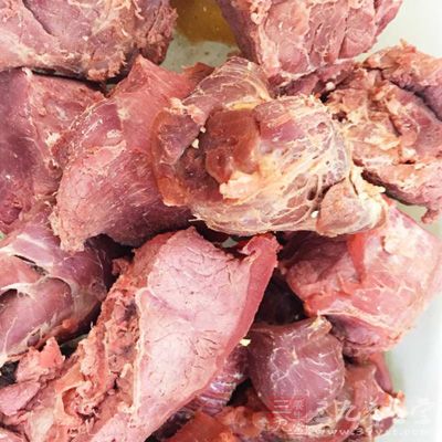 牛肉中脂肪含量很低，卻富含結合亞油酸