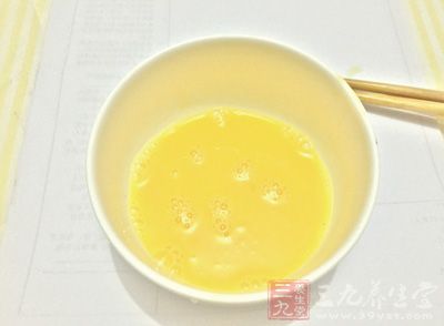 將雞蛋攪拌成雞蛋液備用 將雞蛋攪拌成雞蛋液備用