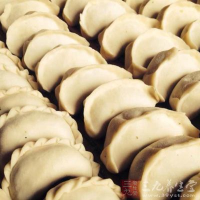 醒好的面揉搓，下劑子，擀皮包餡