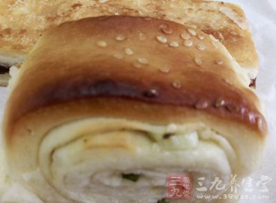 很多人擔心外面做的千層油餅有食品安全隱患