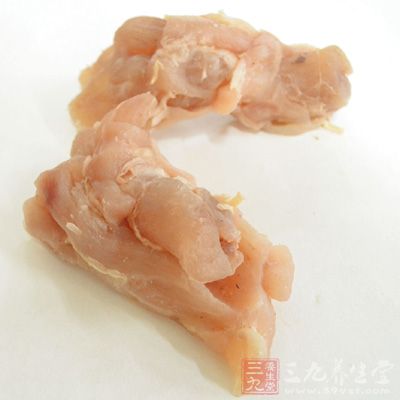 材料:鲅魚3條,西紅柿3個,肉,蔥,姜,醬油,鹽 材料:鲅魚3條,西紅柿3個,肉,蔥,姜,醬油,鹽