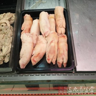 主料:豬蹄750克 主料:豬蹄750克