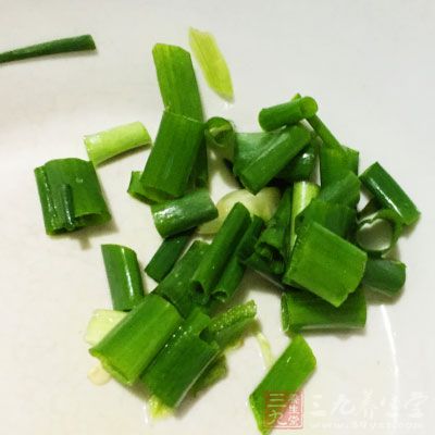 白粥一碗,肉末50g,蔥花少許,搾菜末少許,食鹽,食用油適量 白粥一碗,肉末50g,蔥花少許,搾菜末少許,食鹽,食用油適量