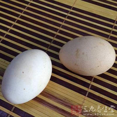 用料:雞蛋2個 用料:雞蛋2個