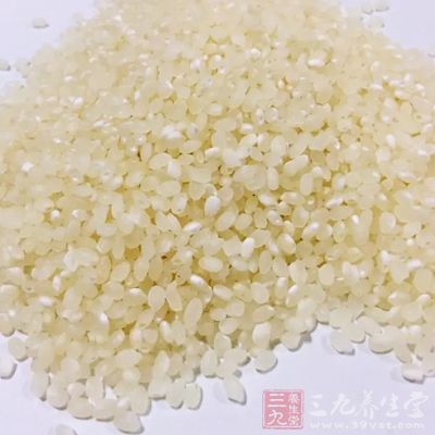 白米洗淨，加水10杯浸泡20分鐘
