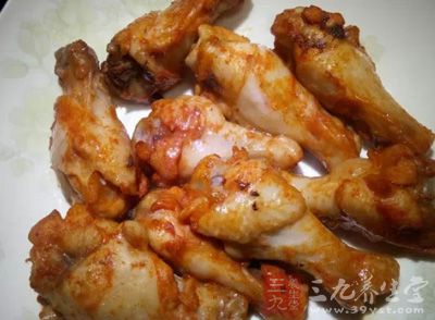喜歡吃脆皮雞腿的朋友可以在家自己制作