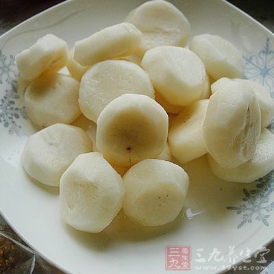馬蹄洗干淨，削去外皮