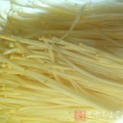 金針菇洗淨切段
