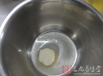 魚膠粉和白砂糖混合