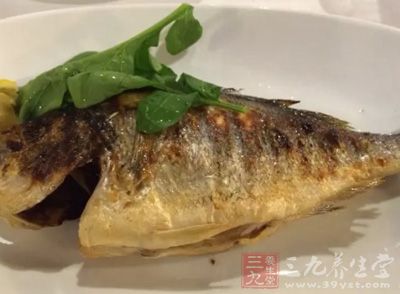 清蒸鲈魚大家都喜歡吃，做的方法很簡單