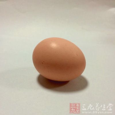材料:米飯一大碗(兩人份,也最好是過夜的米飯),雞蛋兩個等 材料:米飯一大碗(兩人份,也最好是過夜的米飯),雞蛋兩個等