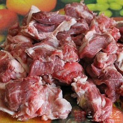 准備好羊肉，洗淨