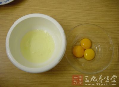 把雞蛋蛋白、蛋黃分離