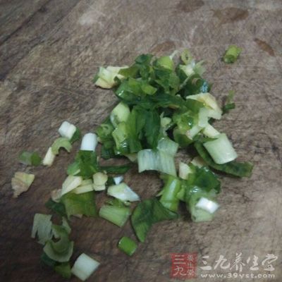 材料:茄子,大粒絞肉,蔥花,姜末,蒜末等 材料:茄子,大粒絞肉,蔥花,姜末,蒜末等